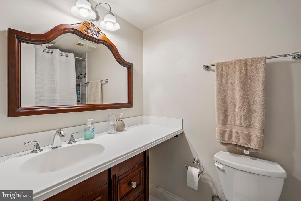 5900 COVE LANDING ROAD 302