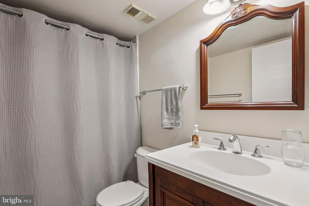 5900 COVE LANDING ROAD 302