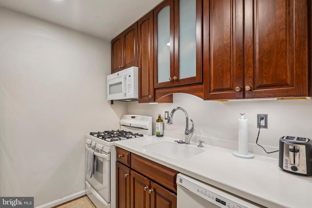 5900 COVE LANDING ROAD 302