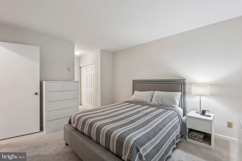 5900 COVE LANDING ROAD 302