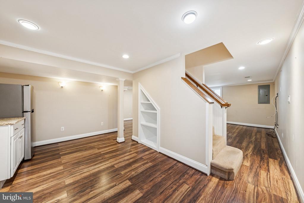 8605 VICTORIA ROAD