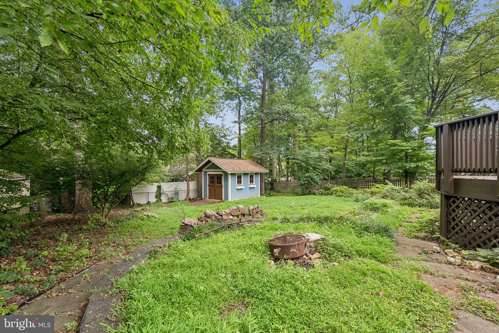 8605 VICTORIA ROAD