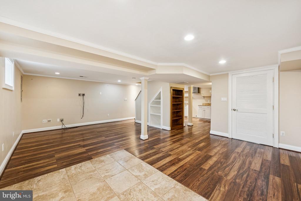 8605 VICTORIA ROAD