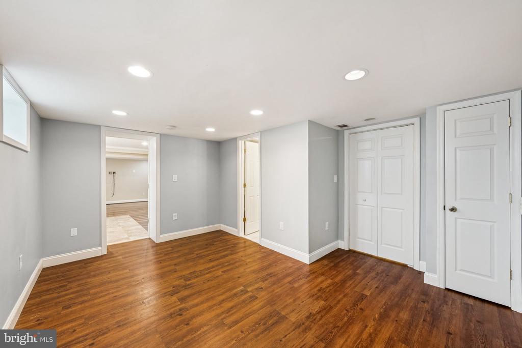 8605 VICTORIA ROAD