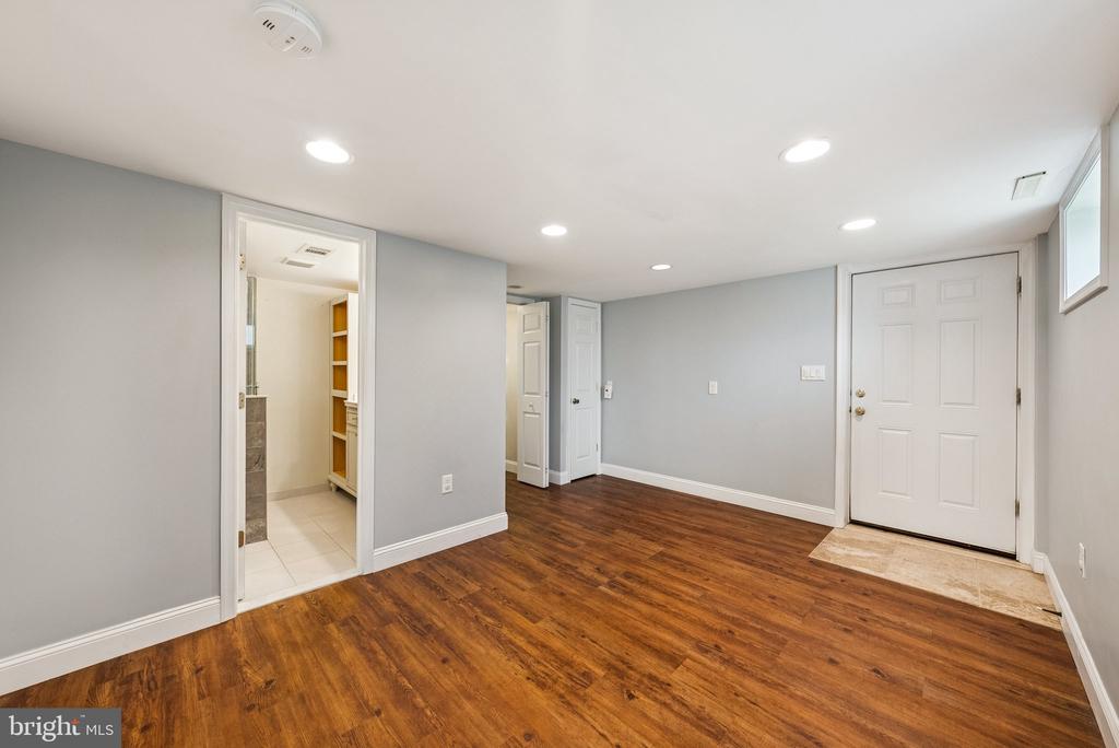 8605 VICTORIA ROAD