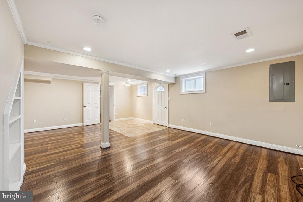 8605 VICTORIA ROAD