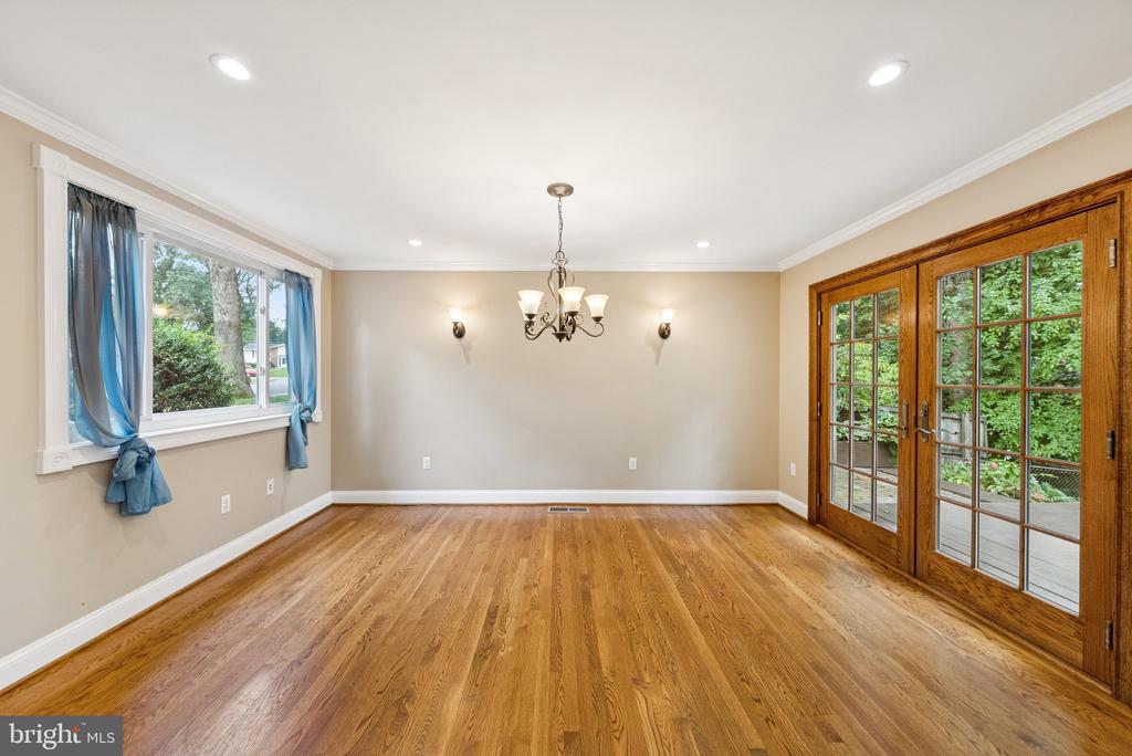 8605 VICTORIA ROAD