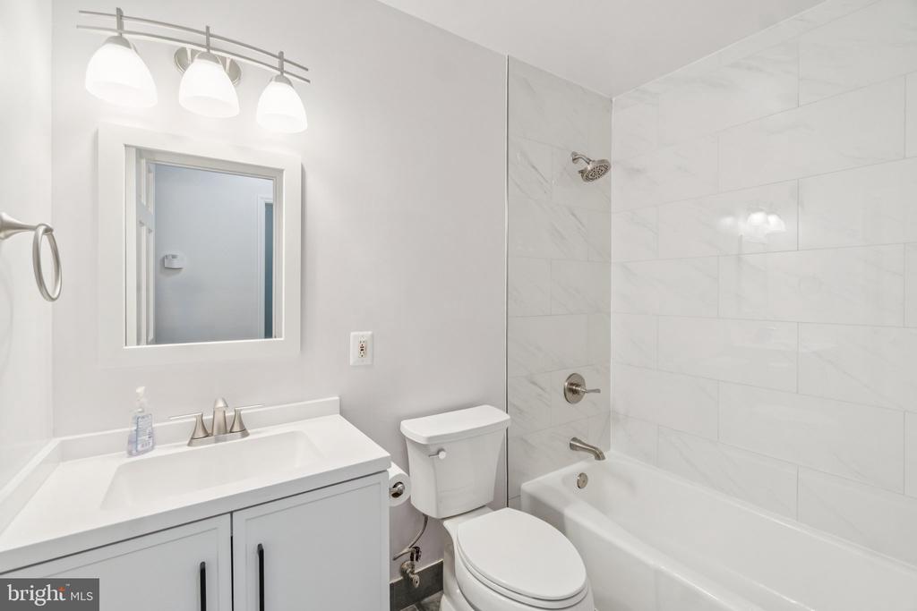 7260 GLEN HOLLOW COURT 60/4