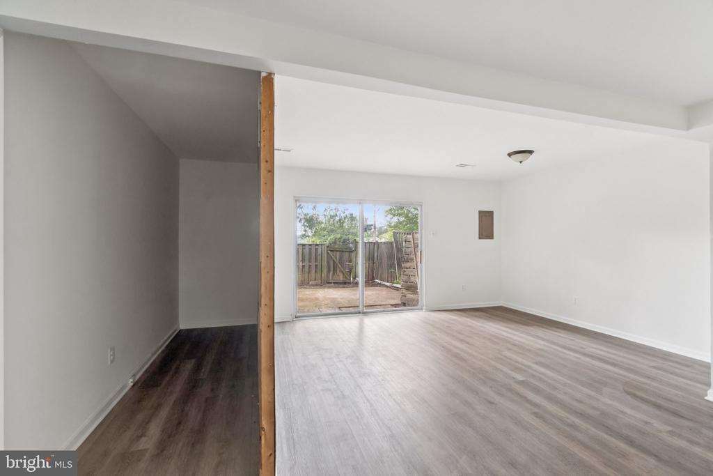 4906 VAN WALBEEK PLACE