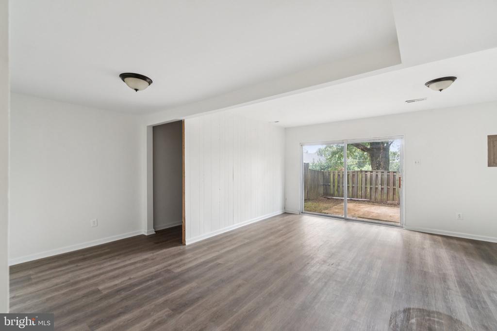 4906 VAN WALBEEK PLACE