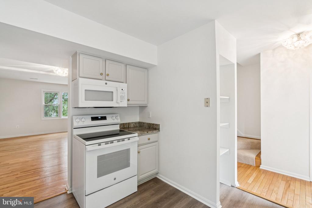 4906 VAN WALBEEK PLACE