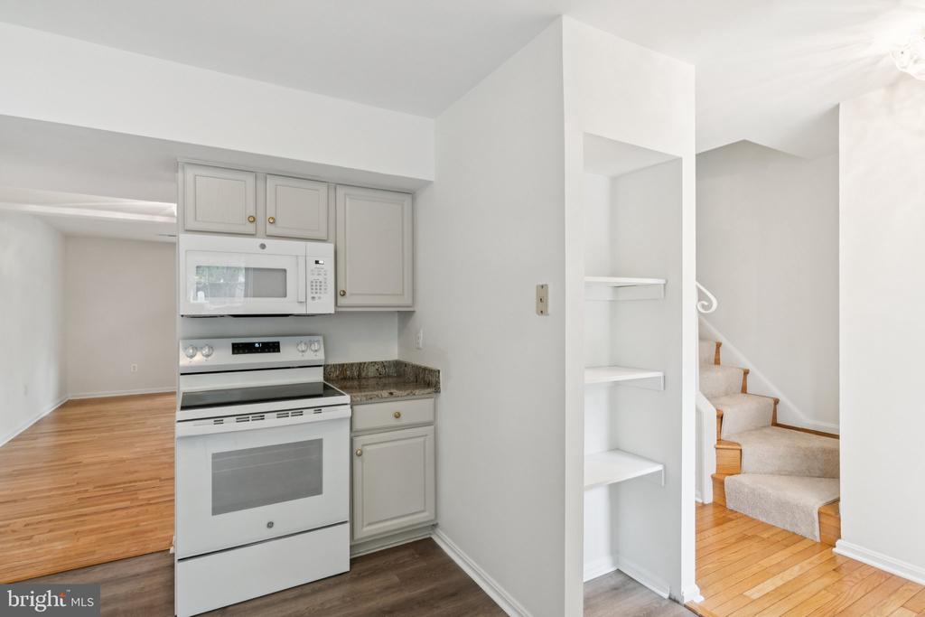 4906 VAN WALBEEK PLACE