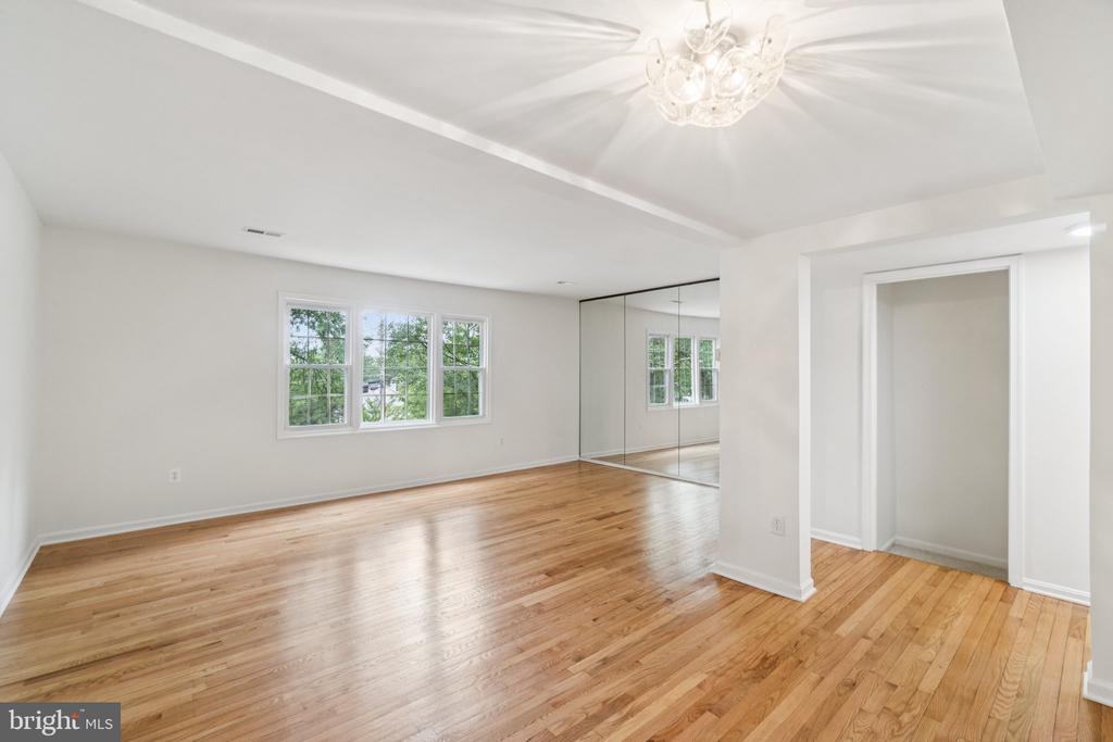 4906 VAN WALBEEK PLACE