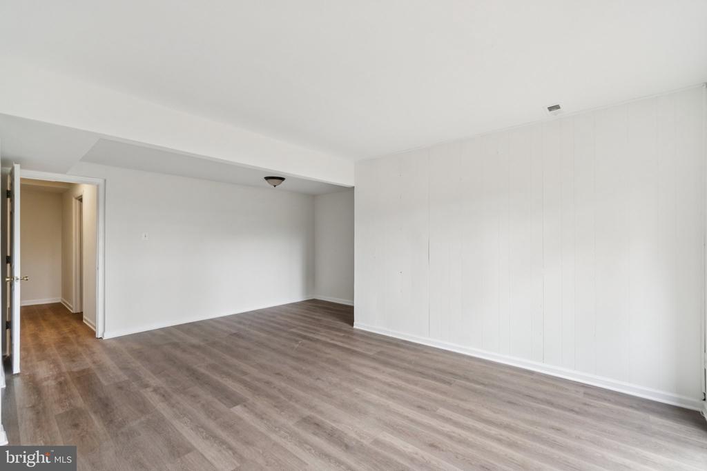 4906 VAN WALBEEK PLACE