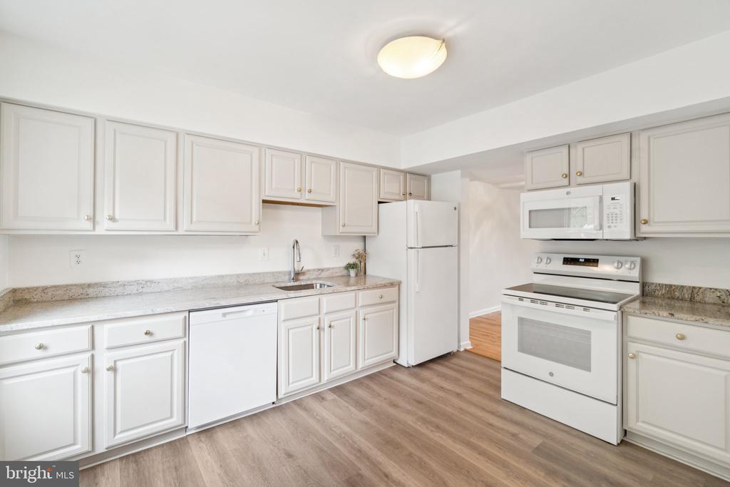 4906 VAN WALBEEK PLACE