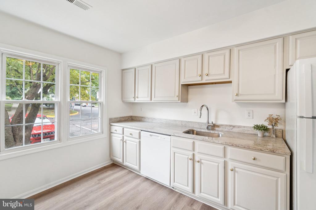 4906 VAN WALBEEK PLACE