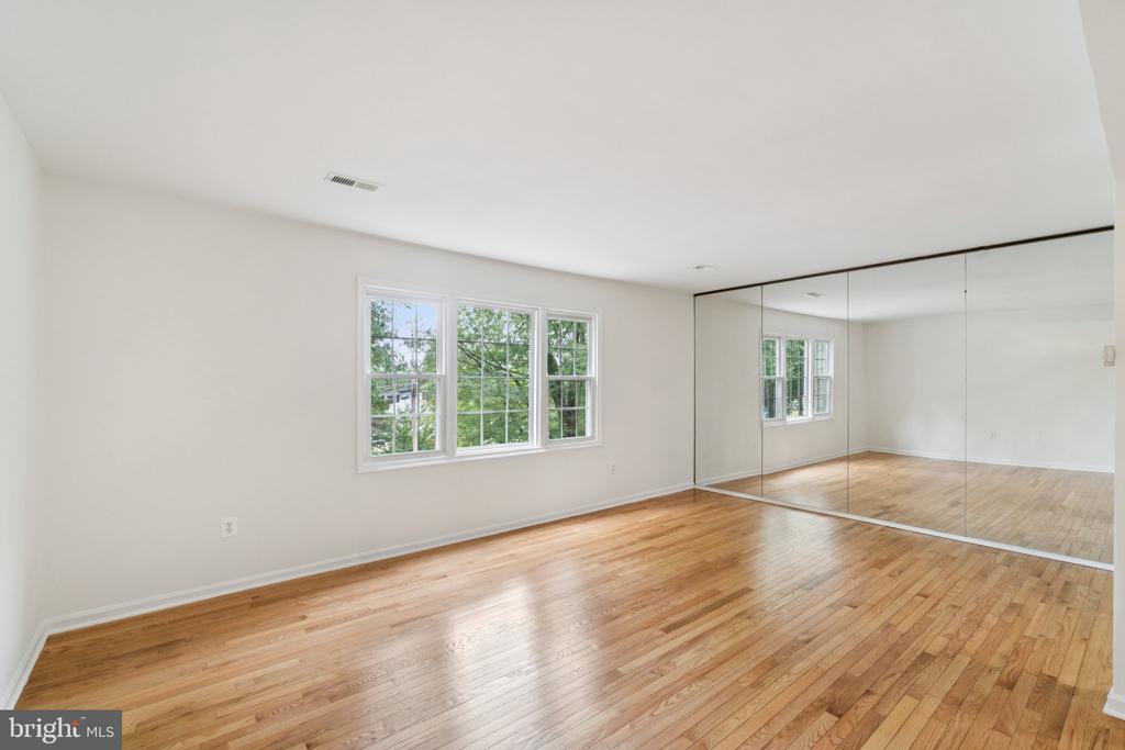 4906 VAN WALBEEK PLACE