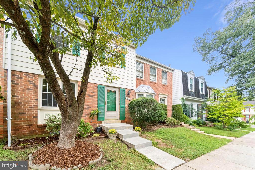 4906 VAN WALBEEK PLACE