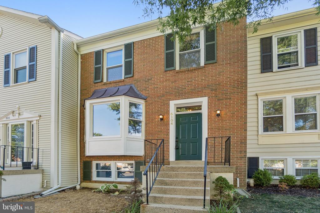 6104 JOUST LANE