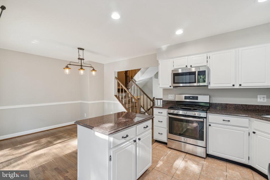 6104 JOUST LANE