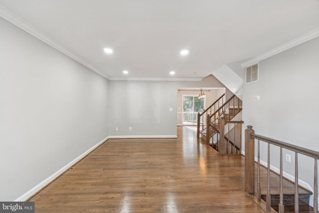 6104 JOUST LANE