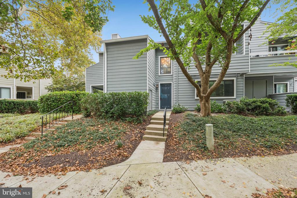 1904 VILLARIDGE DRIVE B 1904B