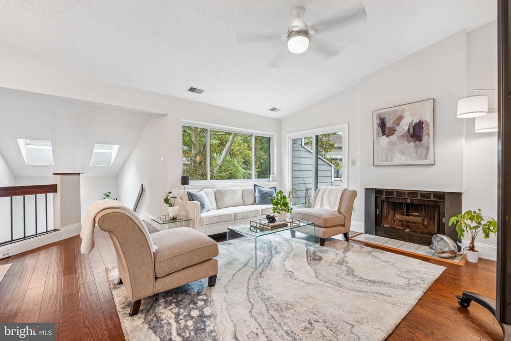 1904 VILLARIDGE DRIVE B 1904B