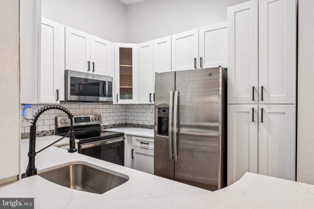 1904 VILLARIDGE DRIVE B 1904B