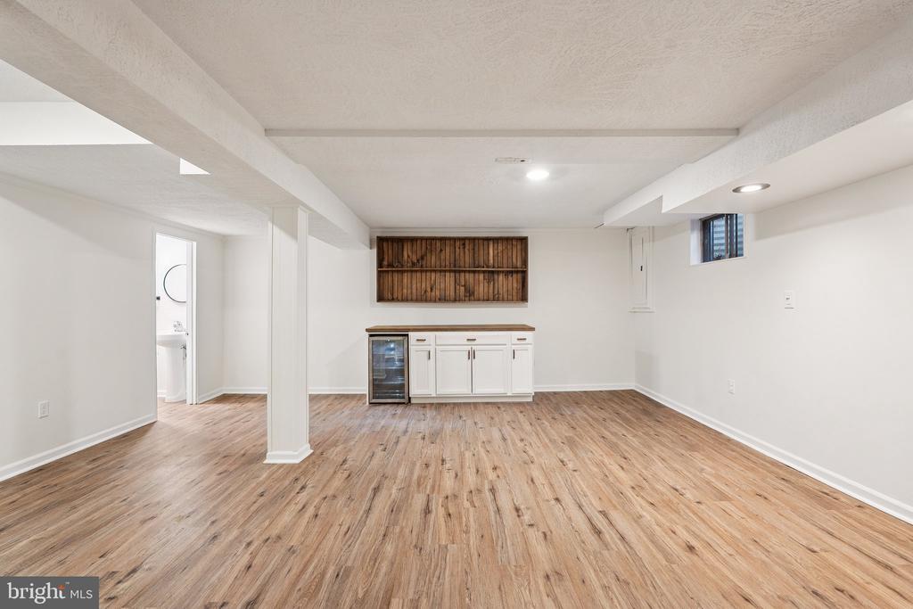 2101 COLTS NECK COURT