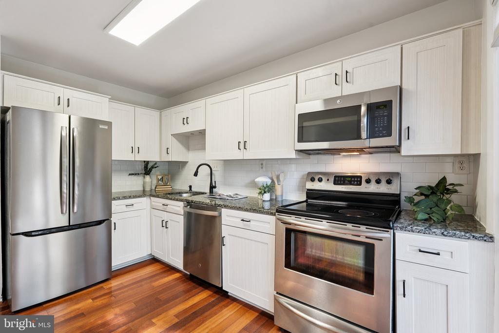 2101 COLTS NECK COURT