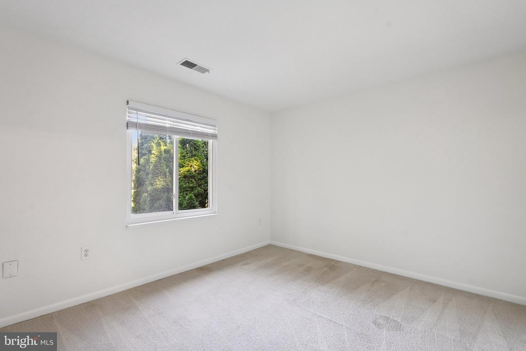 2101 COLTS NECK COURT
