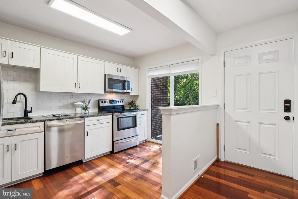 2101 COLTS NECK COURT
