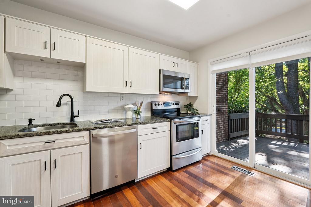 2101 COLTS NECK COURT