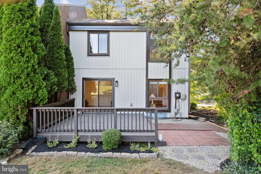 2101 COLTS NECK COURT
