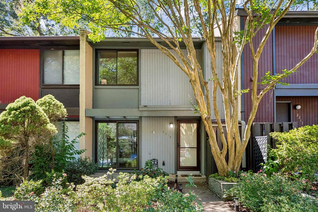 2210 COPPERSMITH SQUARE