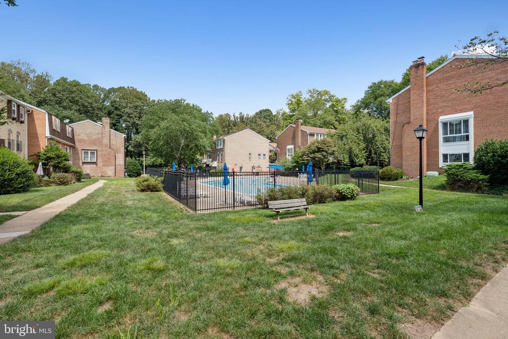 3881 PERSIMMON CIRCLE