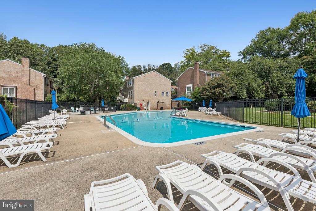 3881 PERSIMMON CIRCLE