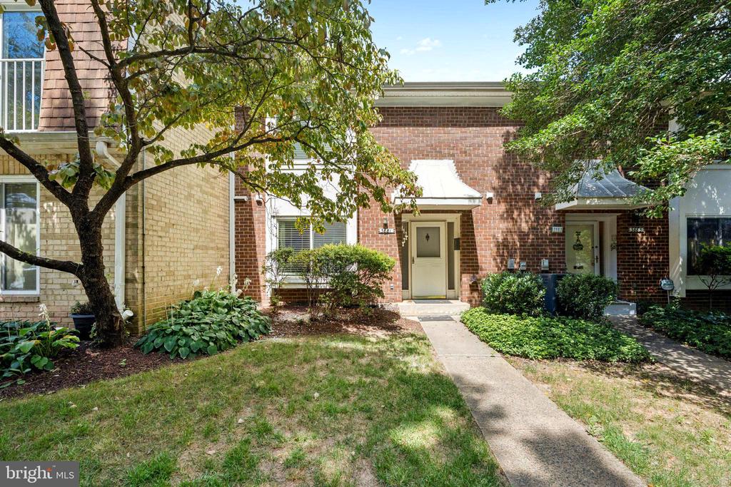 3881 PERSIMMON CIRCLE