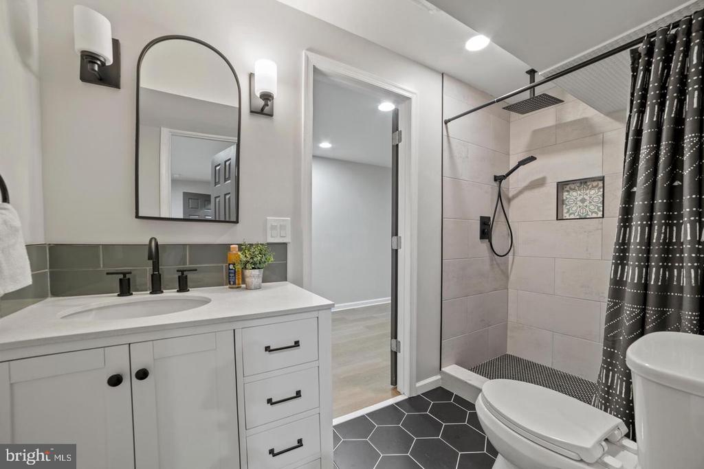 5309 TRACTOR LANE