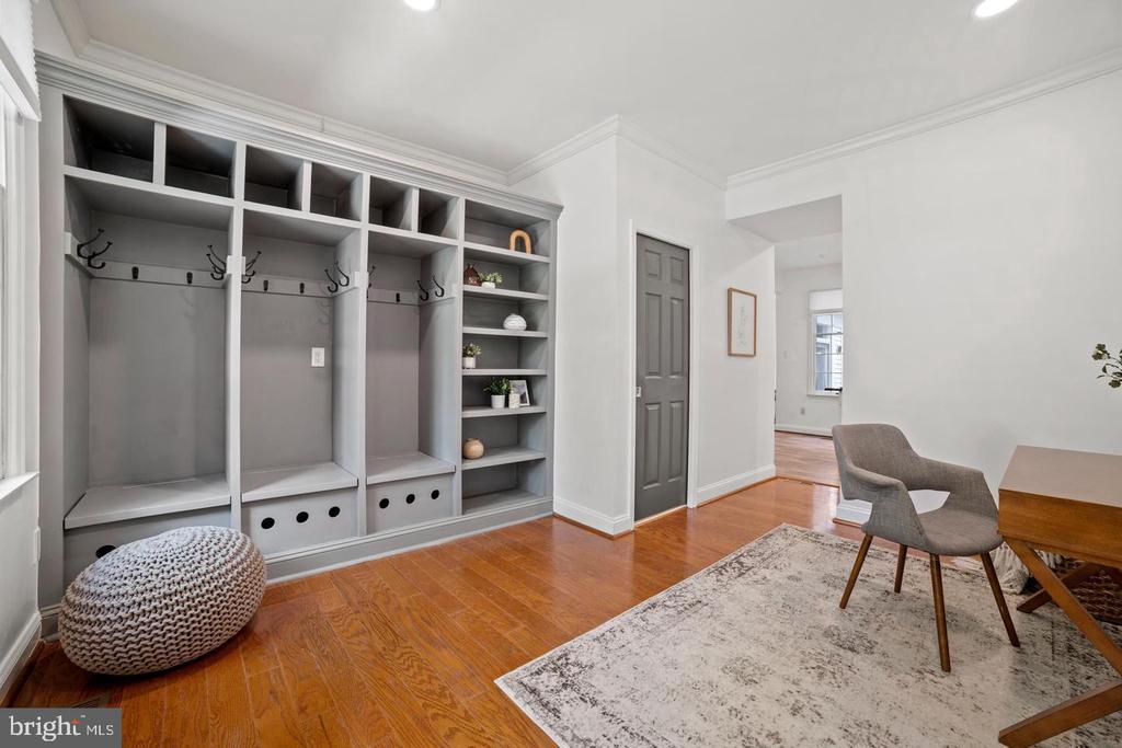 5309 TRACTOR LANE