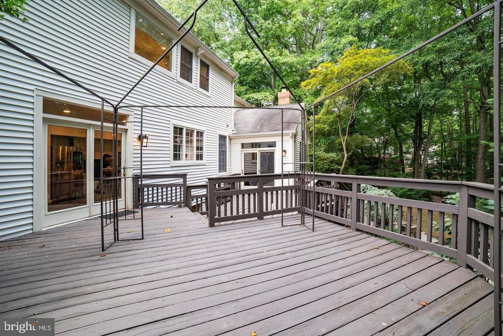 5309 TRACTOR LANE
