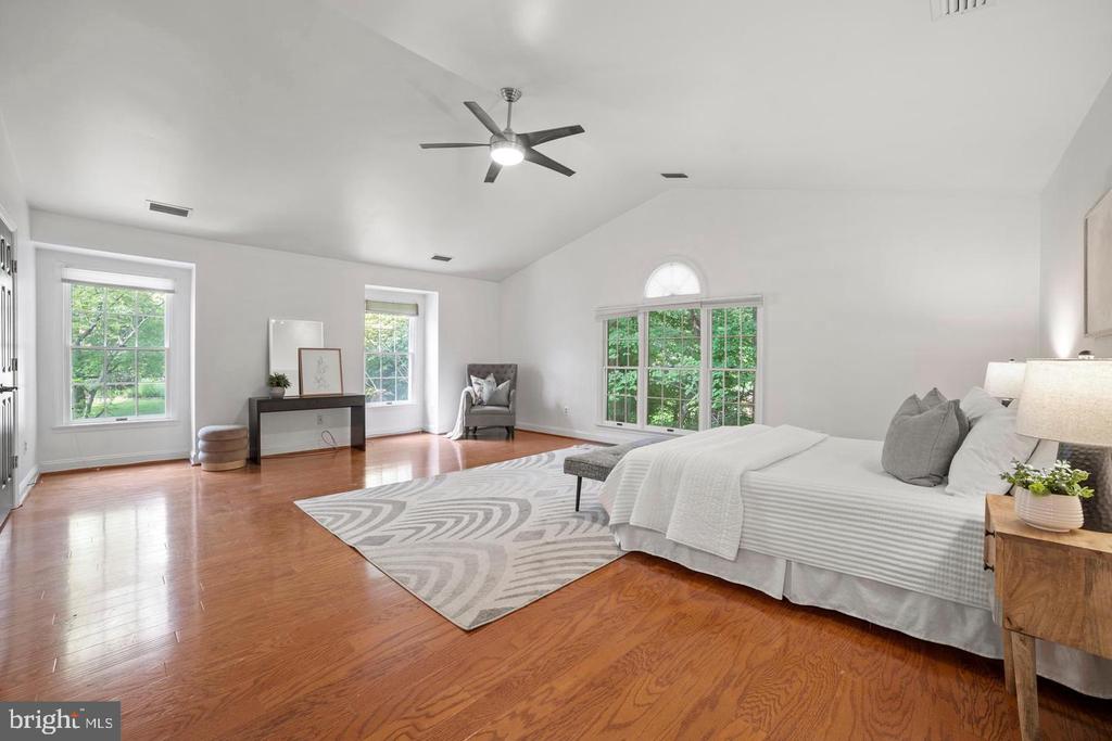 5309 TRACTOR LANE