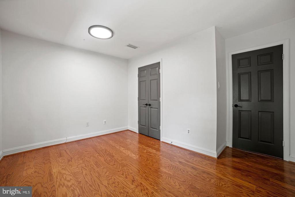5309 TRACTOR LANE