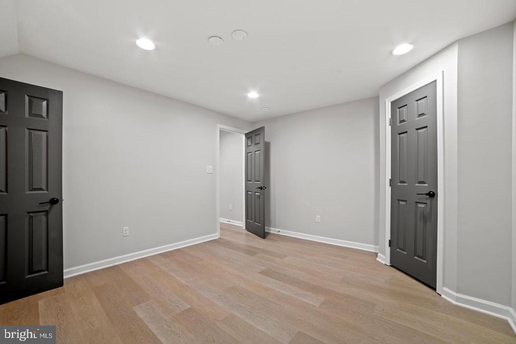 5309 TRACTOR LANE
