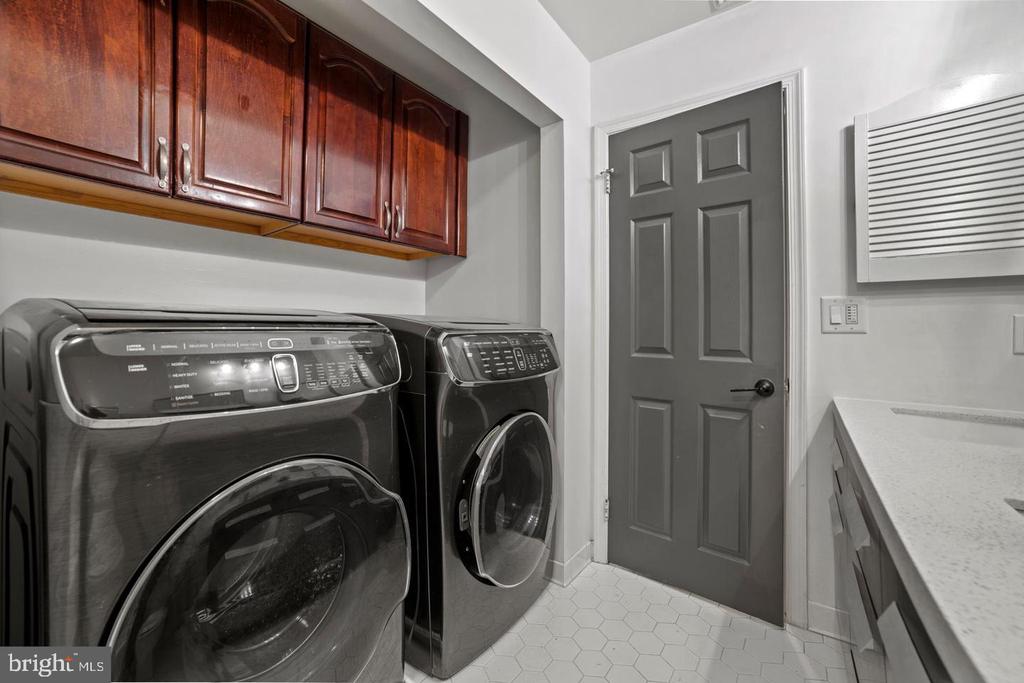 5309 TRACTOR LANE