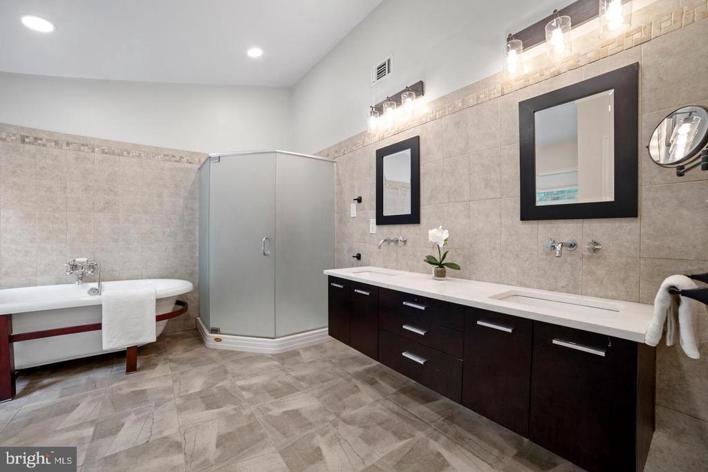 5309 TRACTOR LANE