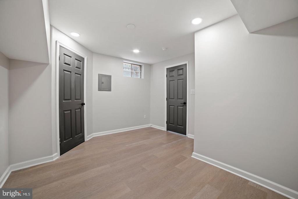 5309 TRACTOR LANE