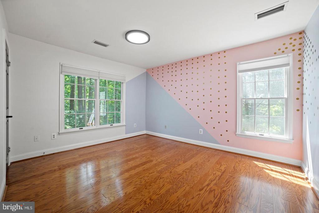 5309 TRACTOR LANE