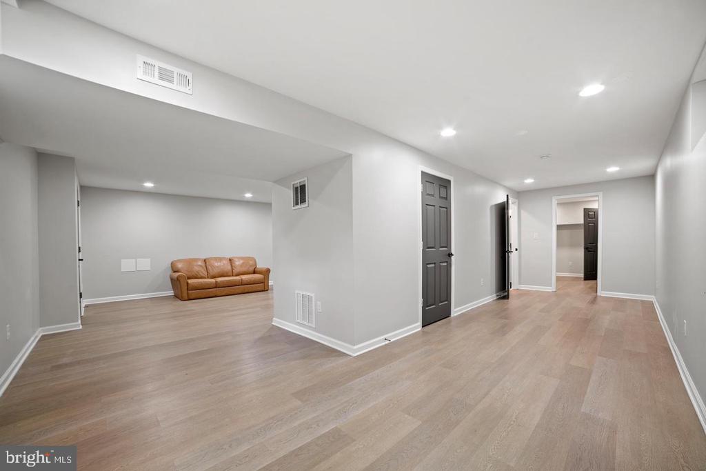 5309 TRACTOR LANE
