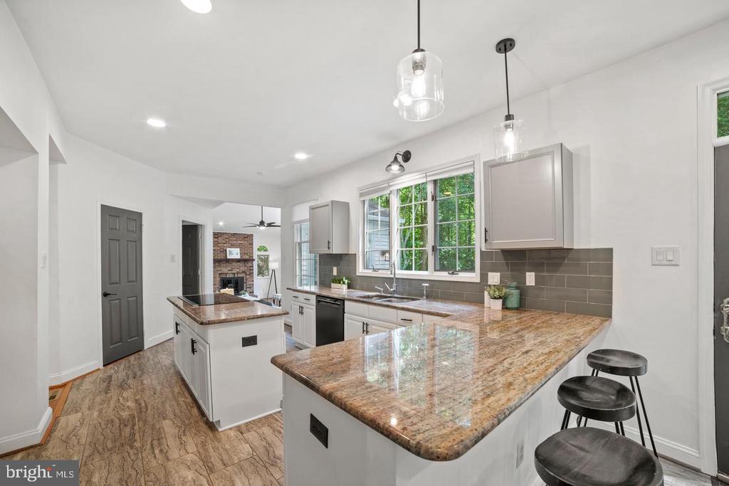 5309 TRACTOR LANE